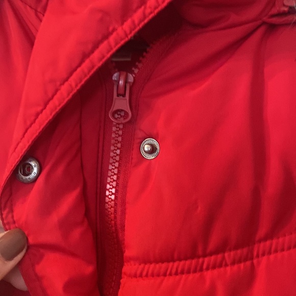 Maurice’s red vest with plaid furry hood size small - Picture 4 of 8